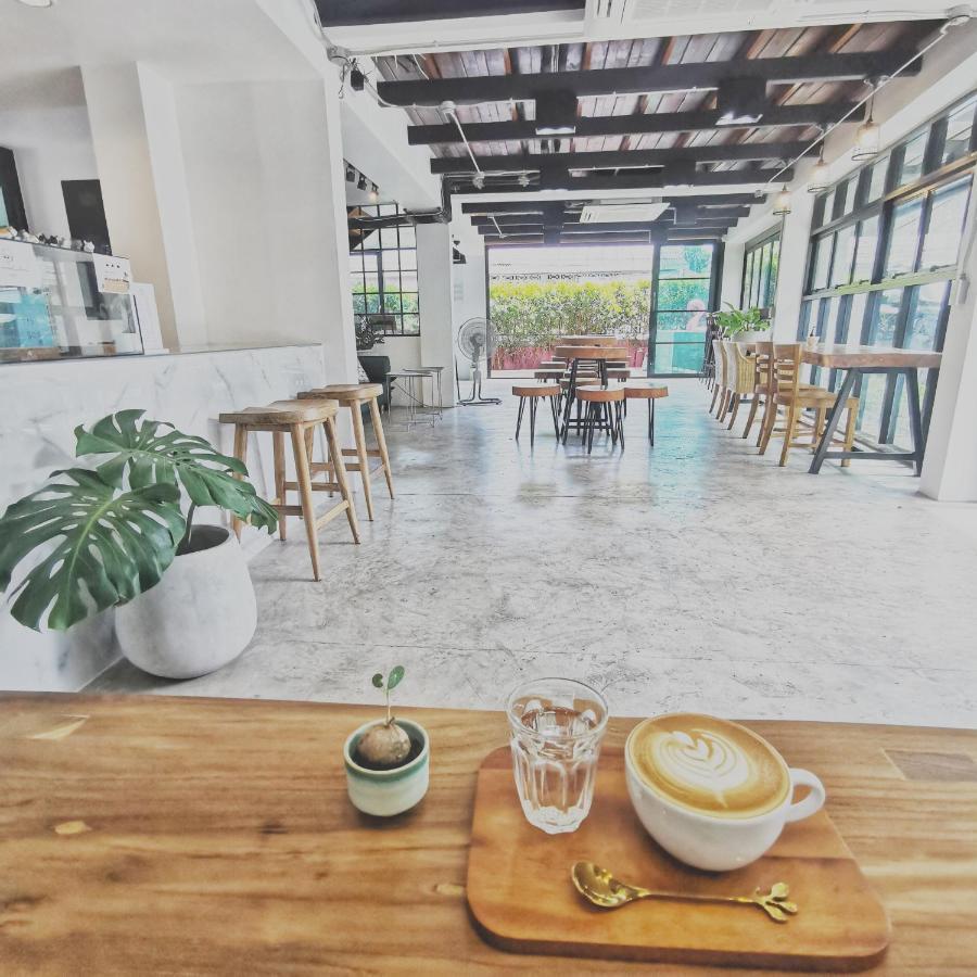 Stay Here Hostel Chiang Mai Bagian luar foto