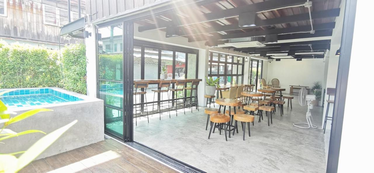 Stay Here Hostel Chiang Mai Bagian luar foto