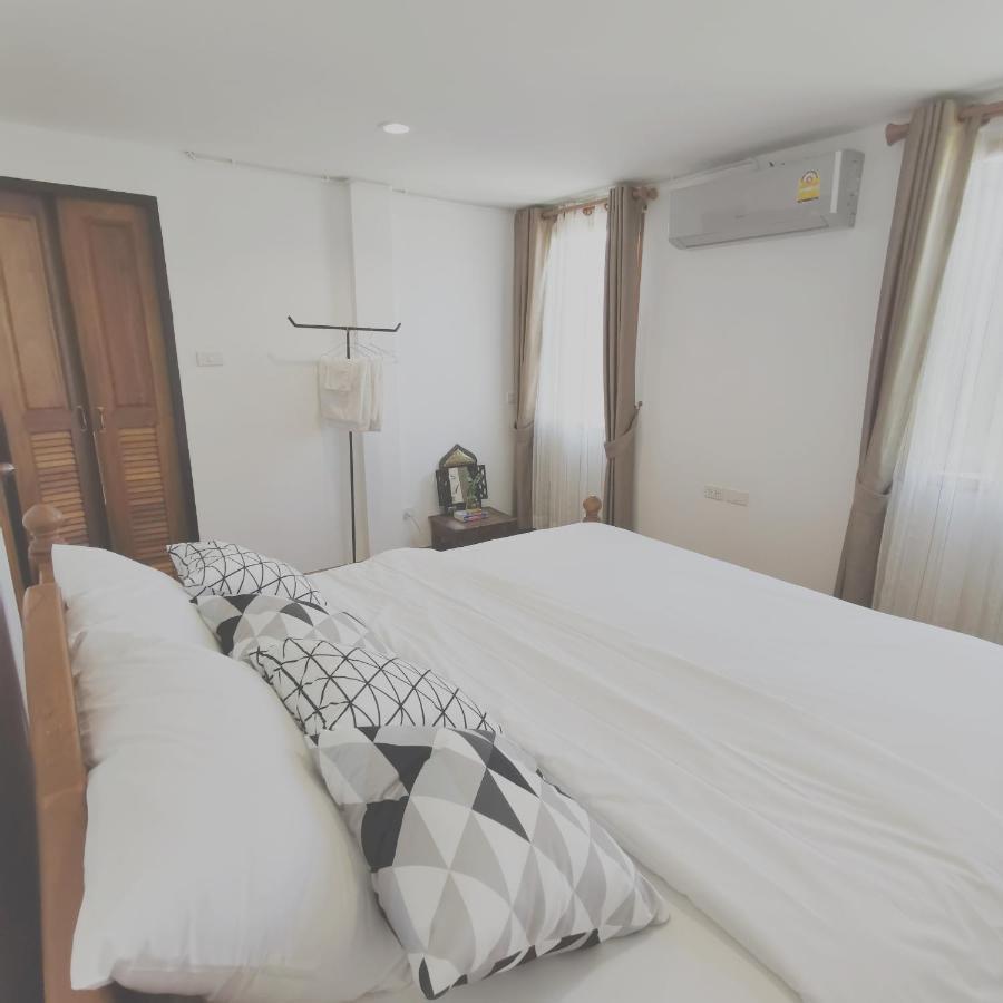 Stay Here Hostel Chiang Mai Bagian luar foto